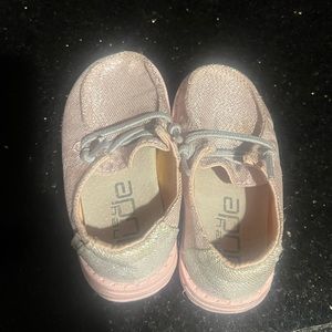 Heydude toddler girl size 6c
